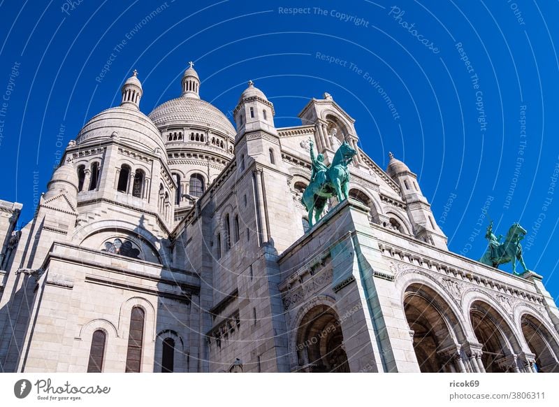 View of the Basilica Sacre-Coeur in Paris, France Building Architecture Town Tourist Attraction Sacré-Coeur Montmartre Historic Old voyage vacation destination