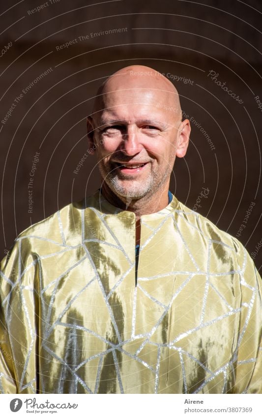 Enlightenment Man Shaman Ritual enlightenment Rite pray religion robe golden Glittering Fixed robe Frock Monk Happy spiritually Cheerful Transcendence