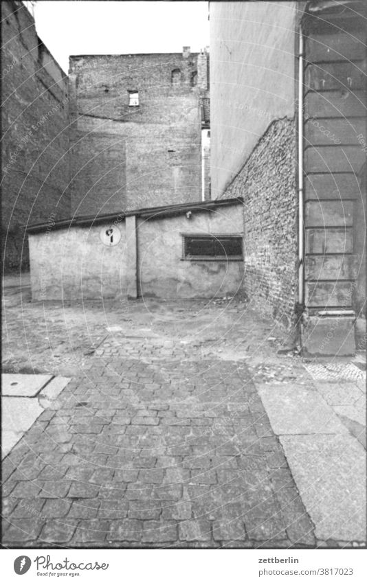 Old unknown architecture in East Berlin House (Residential Structure) Building rear building Corner Niche Interior courtyard Garage Flake no parking.