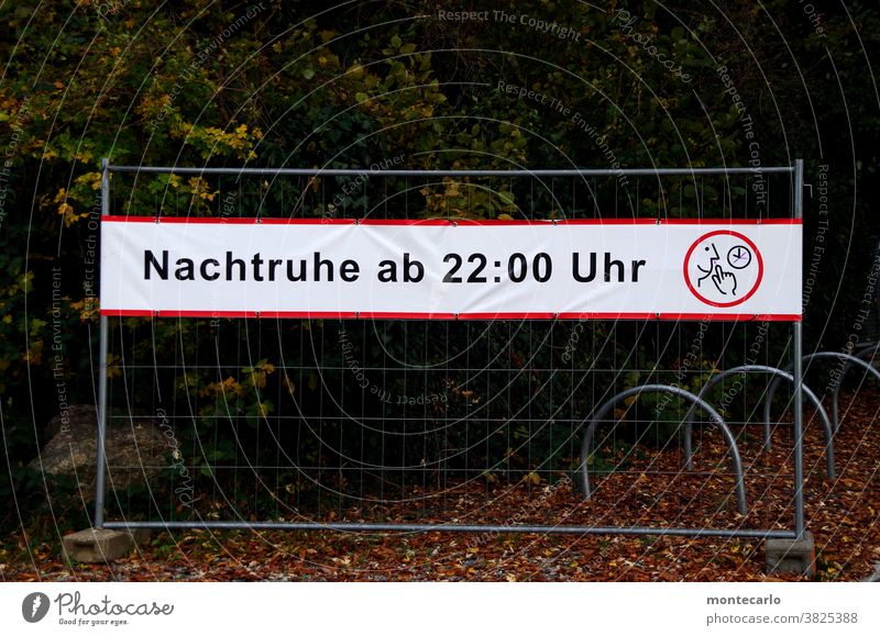 Construction fence banner - Night rest from 22:00 o'clock - Construction fence banner Colour photo White Red Stripe Slumber invitation Hoarding Signage Metal