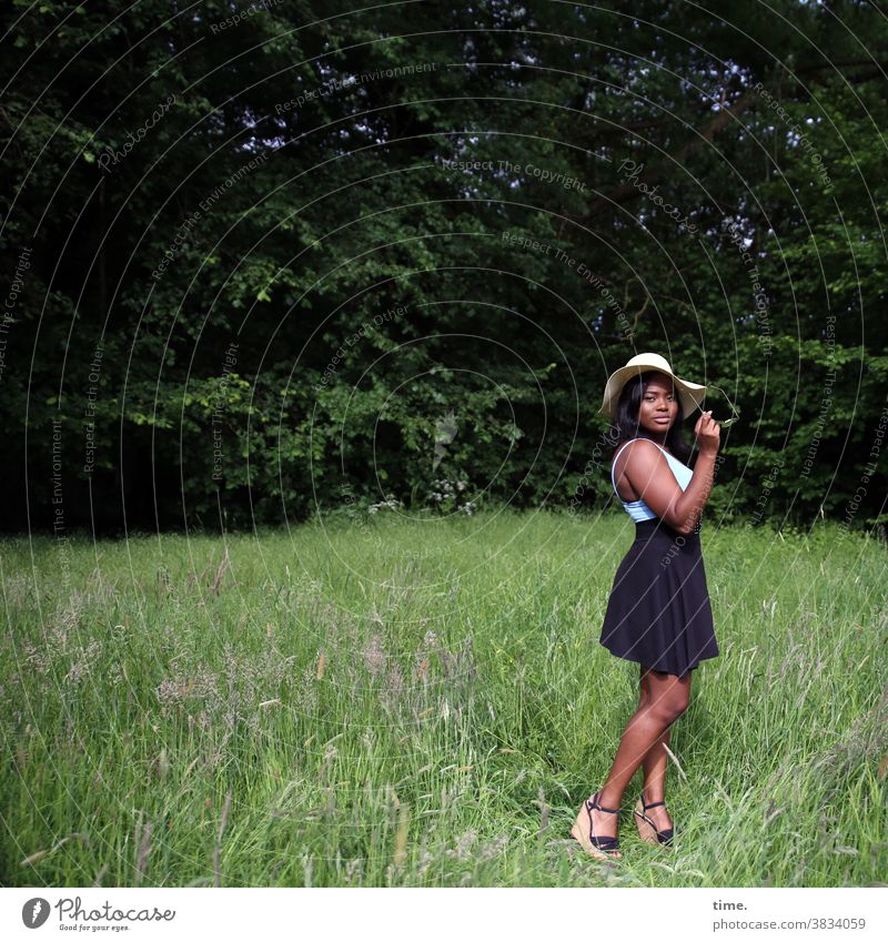 Idoresse Black-haired Long-haired Hat Skirt T-shirt Belt Forest Stand Meadow Wait heels pretty Self-confident Esthetic Inspiration Testing & Control Concentrate