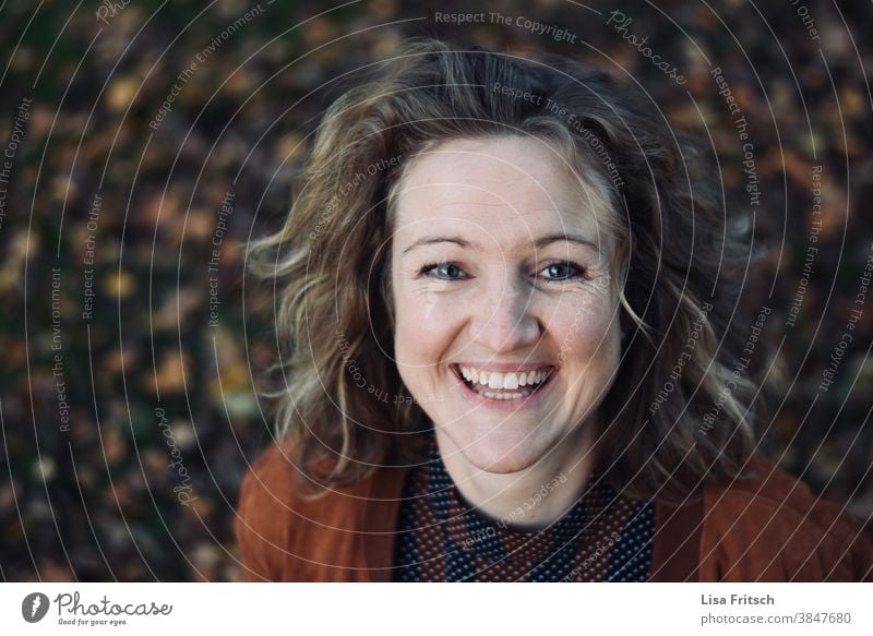 AUTUMN - WOMAN - LEAVES - AUTUMNAL Woman Curl Autumn Autumnal autumn colours Blonde foliage Brown Laughter Joy Show your teeth beautiful teeth Young woman