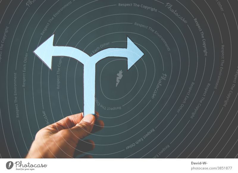 Arrow left or right ? Decide Indecisive Direction Left Right Target Future stage of life off Trend-setting