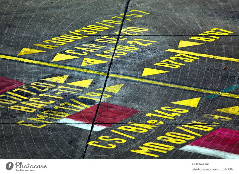 Taxiway signage Tegel Turn off Asphalt Berlin Lane markings Trajectory Airport Airfield Clue Curve Line Left Deserted navi Navigation Orientation Arrow Right