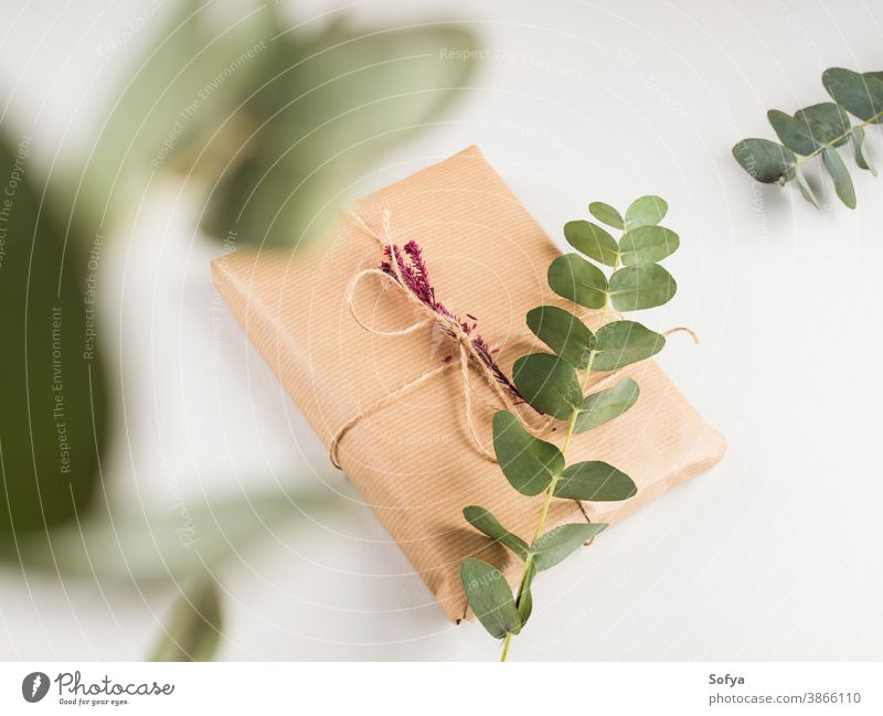 Gift boxes wrapped in craft paper with dried flowers autumn gift zero birthday christmas background give surprise present concept waste celebration thanksgiving