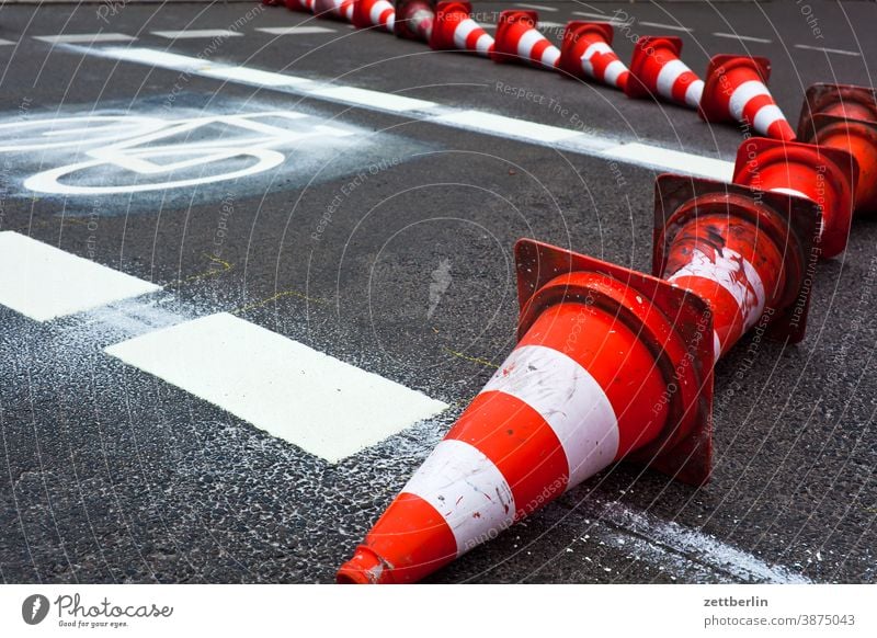 Construction of a new cycle path Turn off Asphalt Lettering Corner Lane markings Bicycle Cycle path Clue Hats edge Skittle Curve Line Left navi Navigation