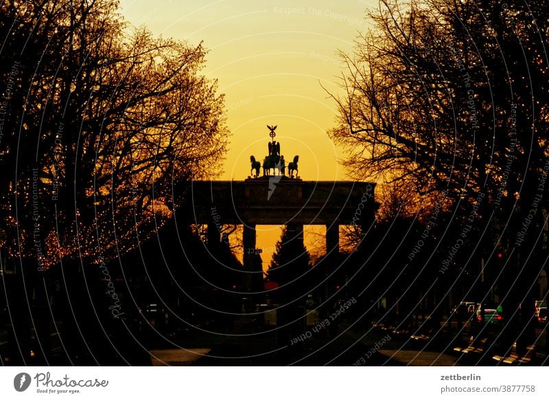 Brandenburg Gate in the evening Evening Architecture Berlin Office city Germany Worm's-eye view Capital city Sky downtown Middle Places Tourism Pariser Platz