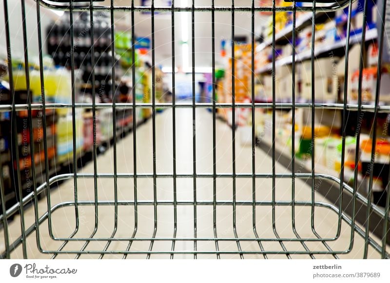 Shopping in the supermarket Selection Demand discount purchasing Shopping Trolley shopping basket Nutrition Eating haufhalle Food Livelihood Covered market