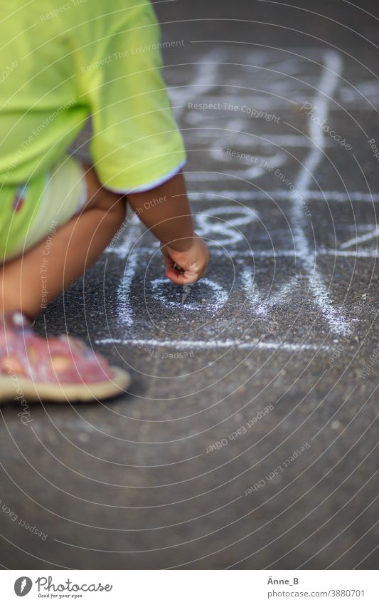 Bouncy box II Chalk Hopscotch bouncy box Baby carrier heaven and hell hop Jump Enter figures Numbering small box street chalk Dexterity tutorial Practice