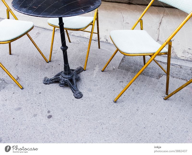 empty street café Colour photo Deserted Sidewalk café lockdown shutdown Café Exterior shot nobody Copy Space Closed Gastronomy coronavirus Table Chair Terrace