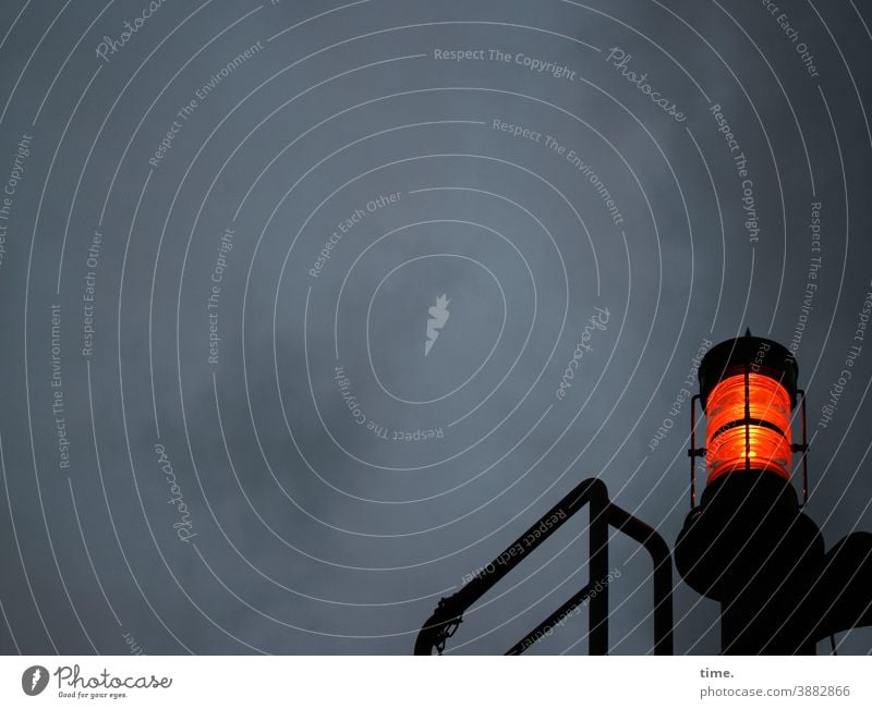 Lightbox (20) Lamp Sky Night sky Maritime ship Red light signal light Above Signal Navigation Harbour Metal Orientation Warn esteem attention Dark darkness