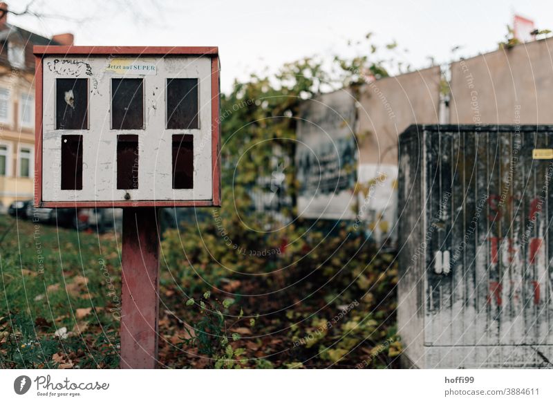 abandoned chewing gum machine Gumball machine Vending machine Old Retro Infancy Nostalgia Shopping Happy Disappointment Longing Grief Dirty Broken Esthetic