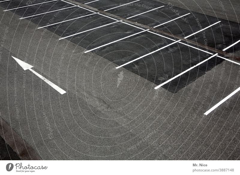 parking space Parking lot Parking garage Parking level Asphalt Empty Direction Arrow Gray Lack of parking spaces Arrangement Traffic infrastructure Traffic lane