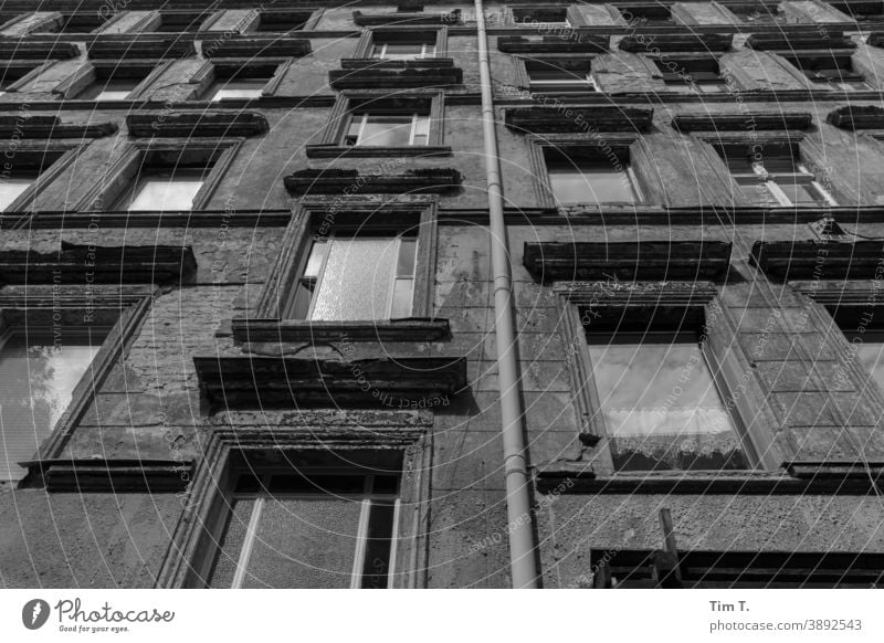 an old house facade in Berlin Prenzlauer Berg Window Backyard Courtyard Interior courtyard Town Deserted House (Residential Structure) Day Downtown Old town