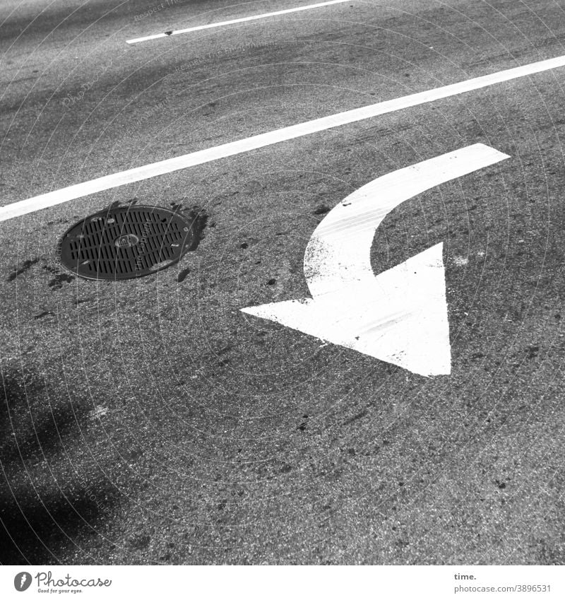 baselines (22) Transport Street clues Colour Asphalt Tar Shadow slop Stripe Road traffic utilised Trashy Orientation Puzzle Gray Sign symbol Median strip Arrow