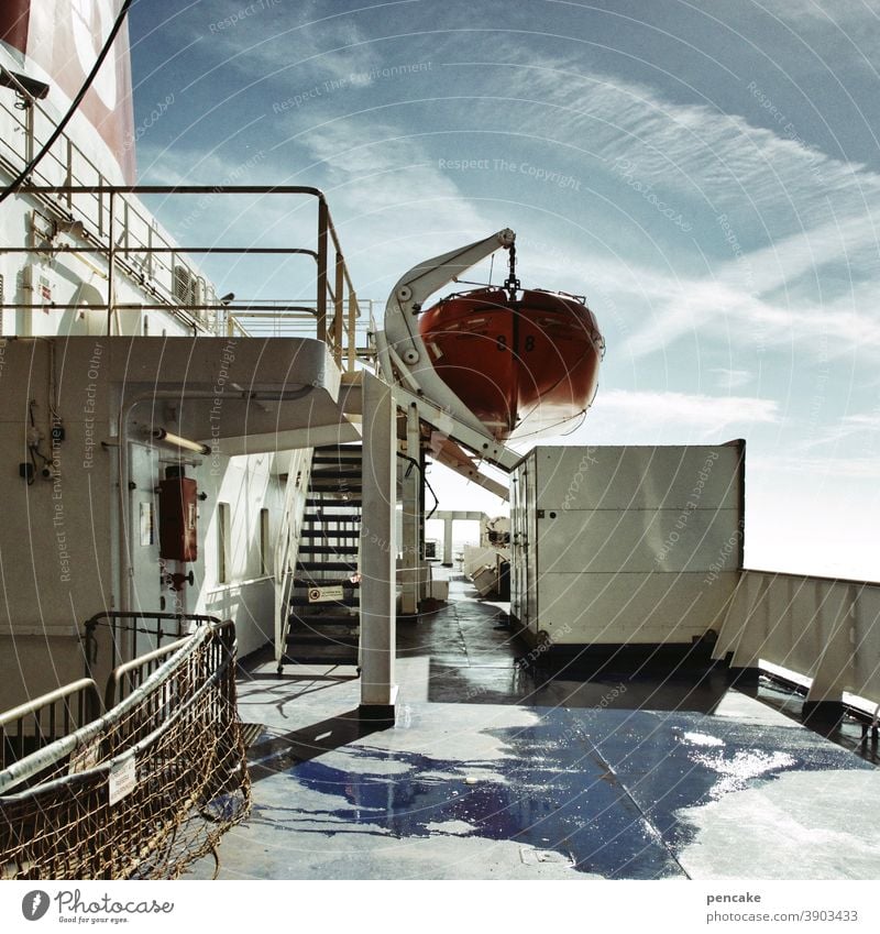 blinder passagier Schiff Fähre Norwegen Überfahrt Oslo Fjord Transport Freiheit Passage Passagier Urlaub Reise Rettungsboot LKW Meer