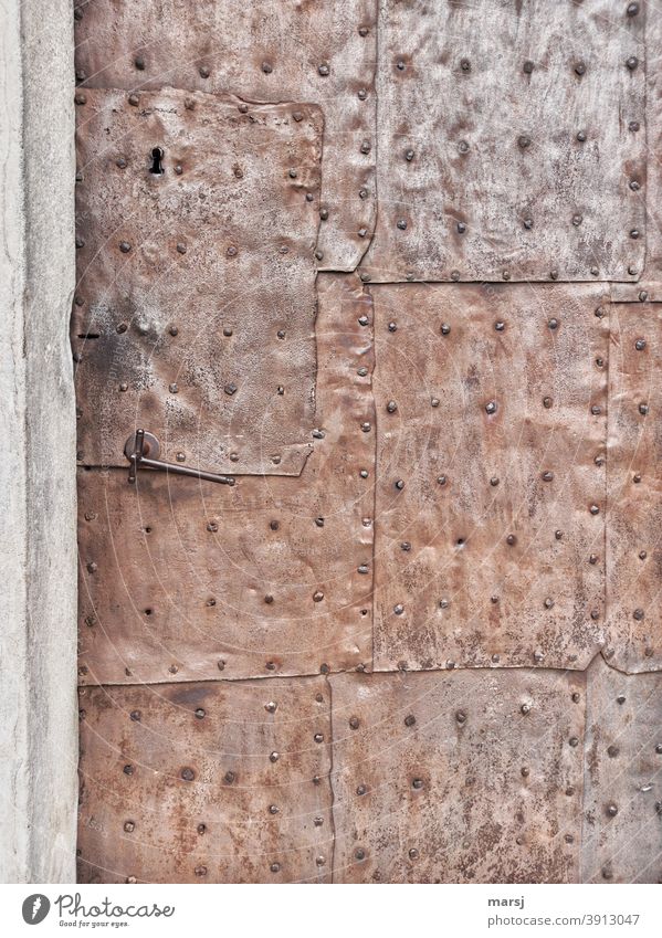 Contemporary History | Entrance door, leaded and riveted. Almost as secure as Fort Knox. Main entrance Front door Oxydation Repaired Metal ancient Wallpapers