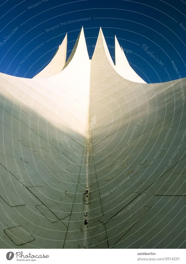 The roof of the Tempodrom Architecture Berlin Office city Germany Worm's-eye view Capital city House (Residential Structure) Sky High-rise downtown Concert Hall