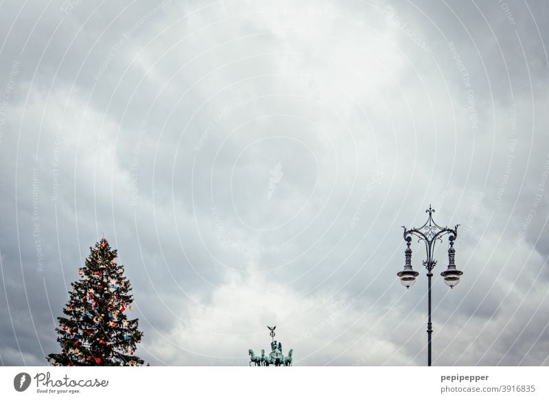 Triple, Quadriga, Christmas tree, Lantern, Berlin Tourist Attraction Brandenburg Gate Landmark Capital city Architecture Germany Deserted Manmade structures