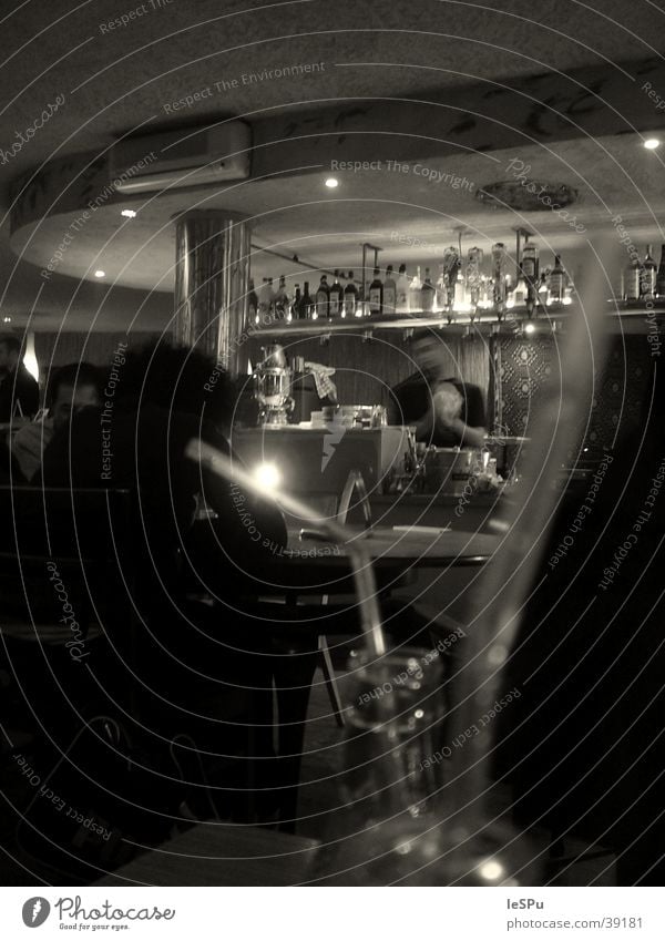 in cash Bar Beverage Gastronomy Human being Alcoholic drinks shaker Blade of grass Roadhouse Black & white photo Moody