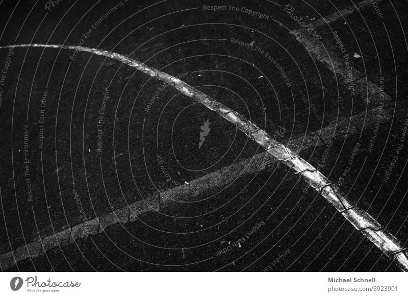 Markings on a parking lot mark Marker line lines shape Sharp-edged angular-round Curve Muddled