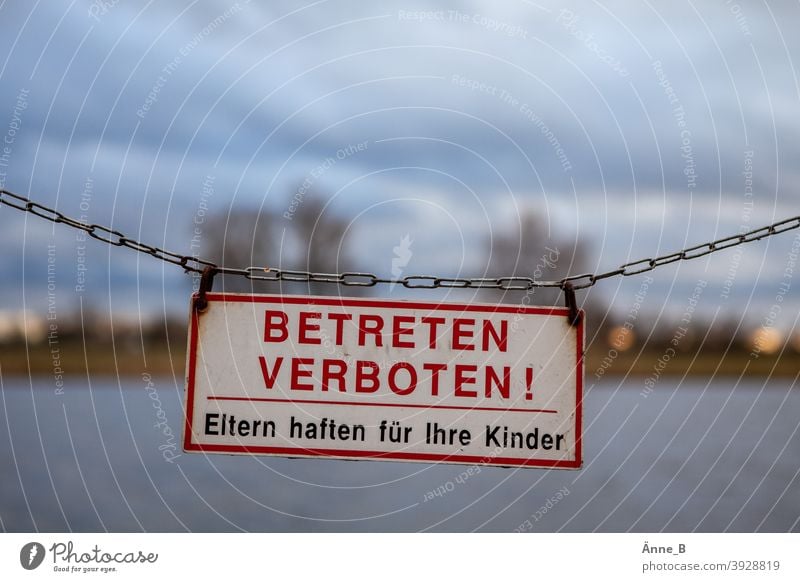 No trespassing! Parents are liable for their children Signs and labeling Signage Warning label Chain cordon Shut-off chain trees bank Tree Prohibition sign Bans