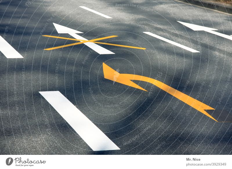 Straight ahead , no to the left Street Arrow Lanes & trails Transport Disorientated Target Gray Single-minded Urban traffic regulations Navigation Sign Clue