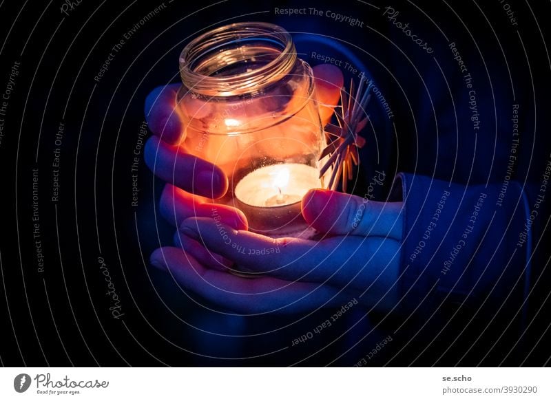 Peace Light Tea warmer candle Christmas & Advent Star (Symbol) Stars straw star Night hands Fingers Glass Evening devotion Colour photo darkness