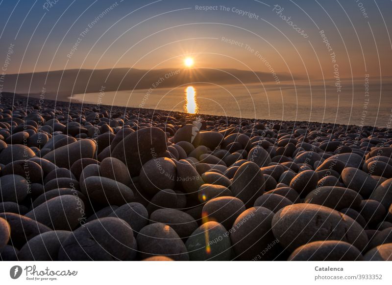 In the evening light the pebbles on the beach of the bay shine daylight Day Moody Abemd Sunset Dusk Water coast Ocean Beach Nature Evening Sky Landscape Horizon