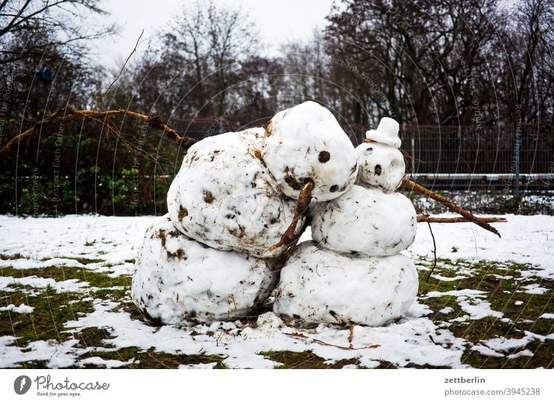 Snowman and snowwoman Berlin Virgin snow Couple Scene urban Winter dwell Flat (apartment) two Snowfall snow woman Thaw Melt Spring