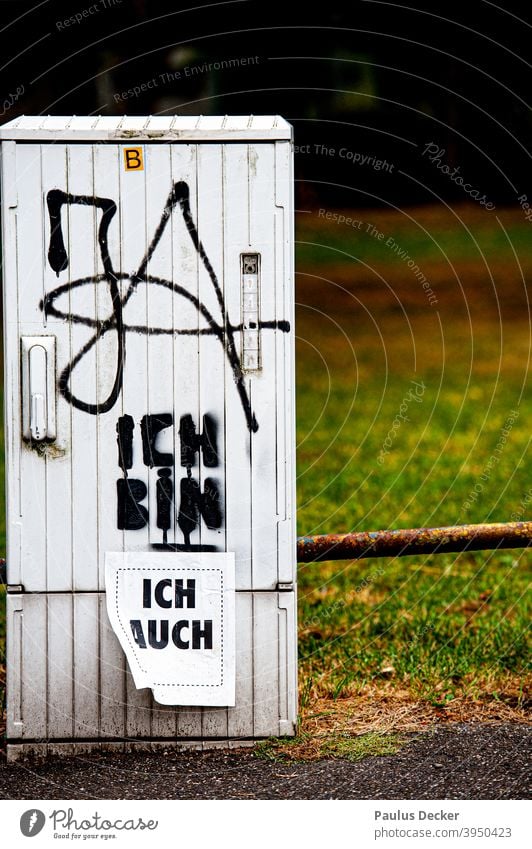 Grafitti and stickers on a distribution box Yes me be Self-confident Self-confidence Positive graffiti Optimism attitude to life Good Belief Word strength