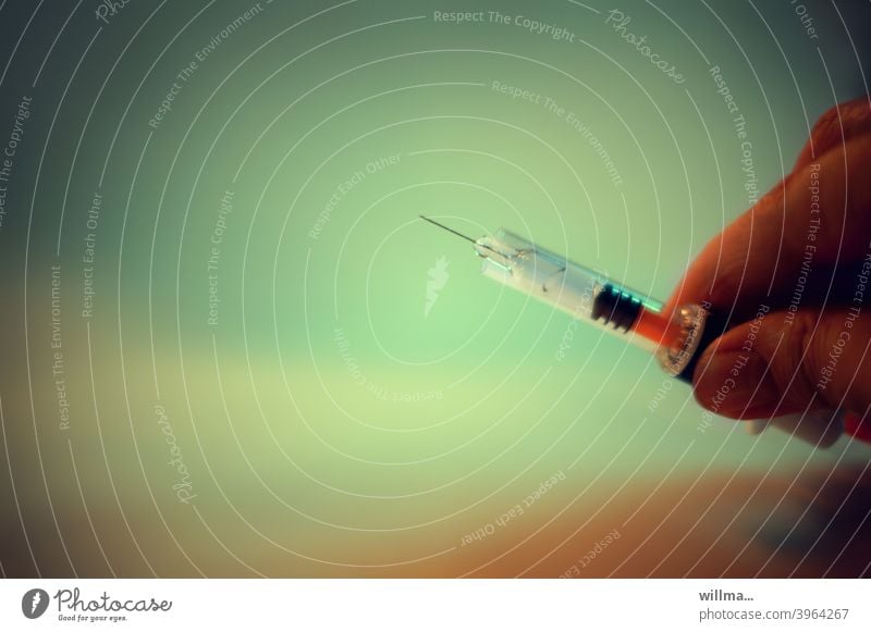 The spray - valid argument Syringe inoculate sb. Immunization Protection against infection covid 19 corona pandemic Foresight Virus coronavirus prevention