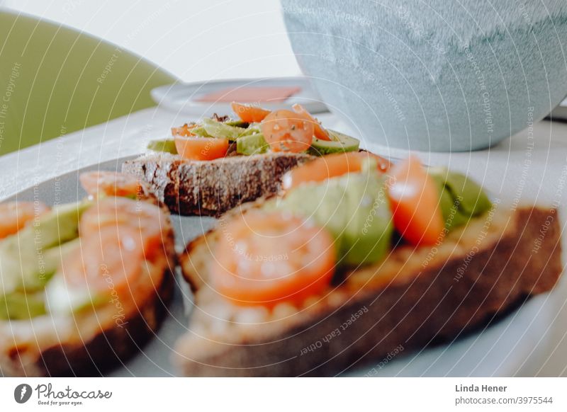 avocado bread Eating Bread Brunch vegan vegetarian salubriously organic Vegetable Tomato Avocado Coated bowl served flavor feed sb./sth. Nutrition enjoyment