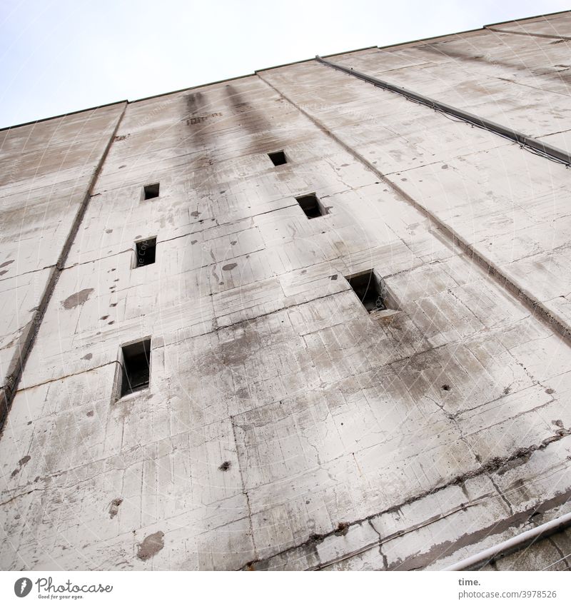 Fuse box (2) Wall (building) Dugout Concrete Tall Architecture Wall (barrier) Window hatches lines interstices Sky Strong mightily Safety Protection Fear Force