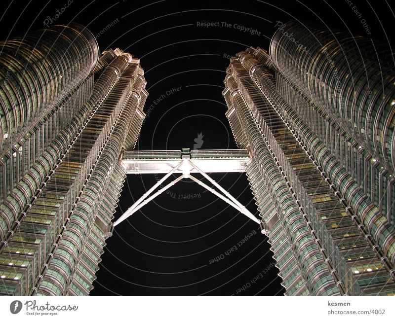 twin towers :: kuala lumpur Kuala Lumpur Architecture Futurism Night Night shot Worm's-eye view Steel construction Upward Skyward Vertical Dark background