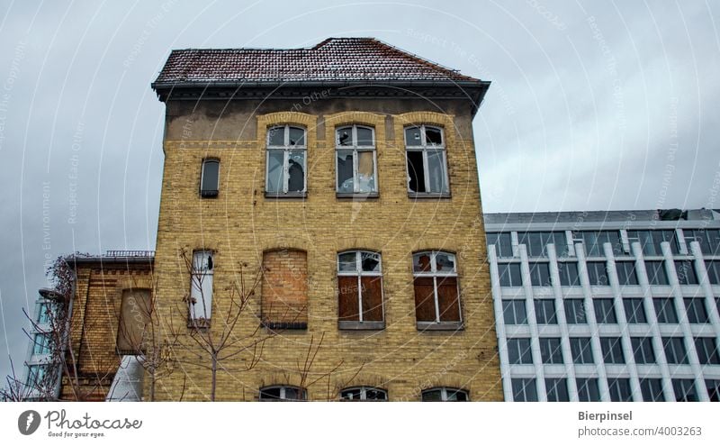 Berlin-Stralau, industrial building of the former glassworks and new building Peninsula Old New building Window Glass fragmented Structural change Industry