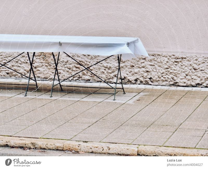 An empty table on the sidewalk waits in vain for guests.... Table Empty forsake sb./sth. tablecloth White Town Loneliness Wait nobody Street urban Deserted