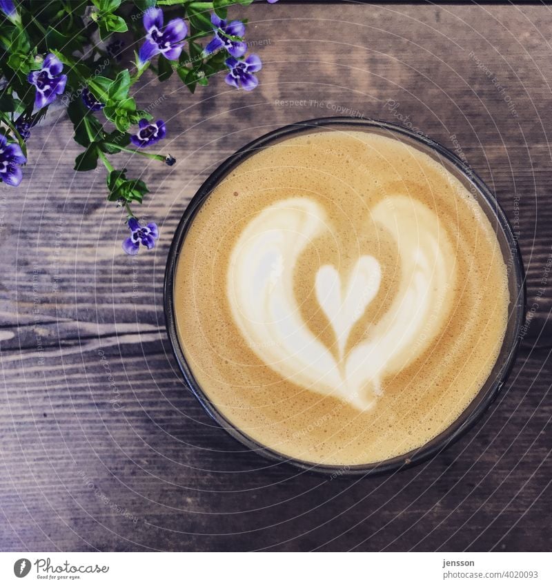 Coffee with heart-shaped milk foam To have a coffee Coffee cup Coffee table Coffee break Café au lait Latte macchiato Cappuccino latte type Heart-shaped Wood