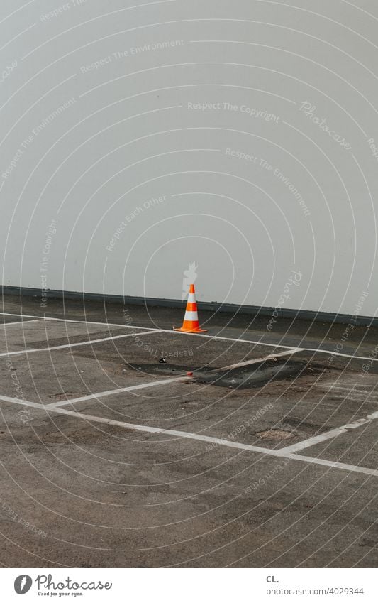 pylon Pylon guiding cone 1 Transport Traffic cone Parking lot Empty forsake sb./sth. Wall (building) lines Arrangement Conical Deserted Exterior shot Road sign