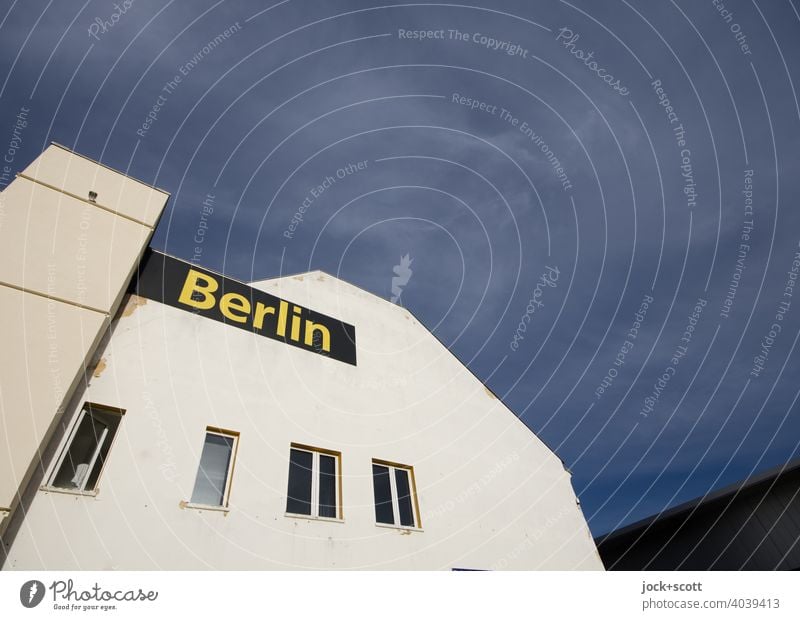 House Berlin in Berlin Facade Friedrichshain Architecture Window Typography grey sky House (Residential Structure) Sunlight Wide angle Commercial building