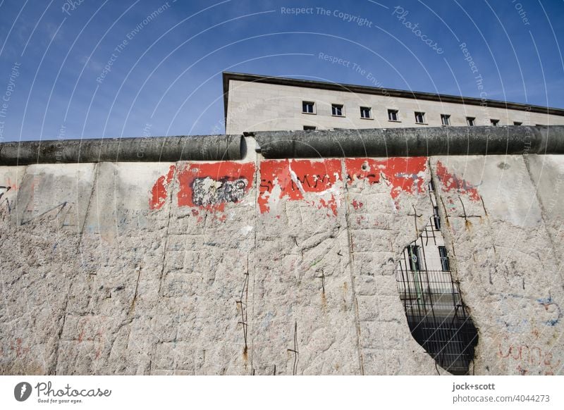 Hole in the Berlin Wall The Wall Historic Past Change Structures and shapes Ravages of time History of the Sunlight Downtown Berlin Sightseeing Graffiti