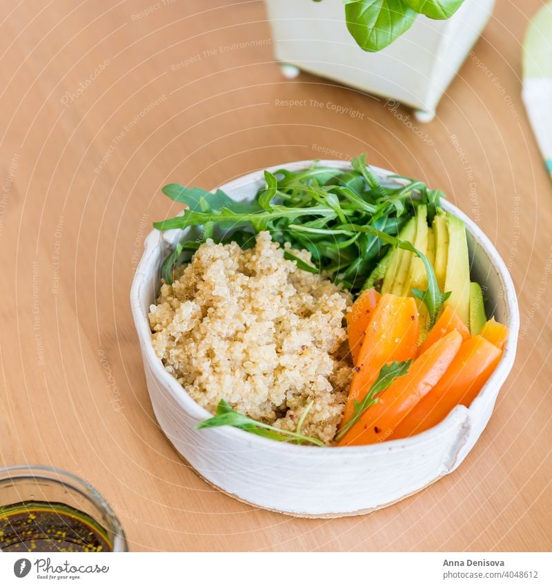 Healthy Detox Dinner with Quinoa, Carrots, Avocado and Rocket sa dinner healthy detox quinoa carrot avocado rocket salad olive oil balsamic dressing food meal