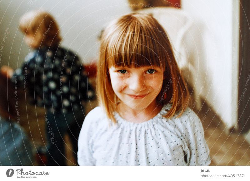 grin cheek Child Girl Human being Joy Playing Infancy Happy Lifestyle Cute Smiling Happiness Cheerful portrait Sister Summer Balcony Recklessness