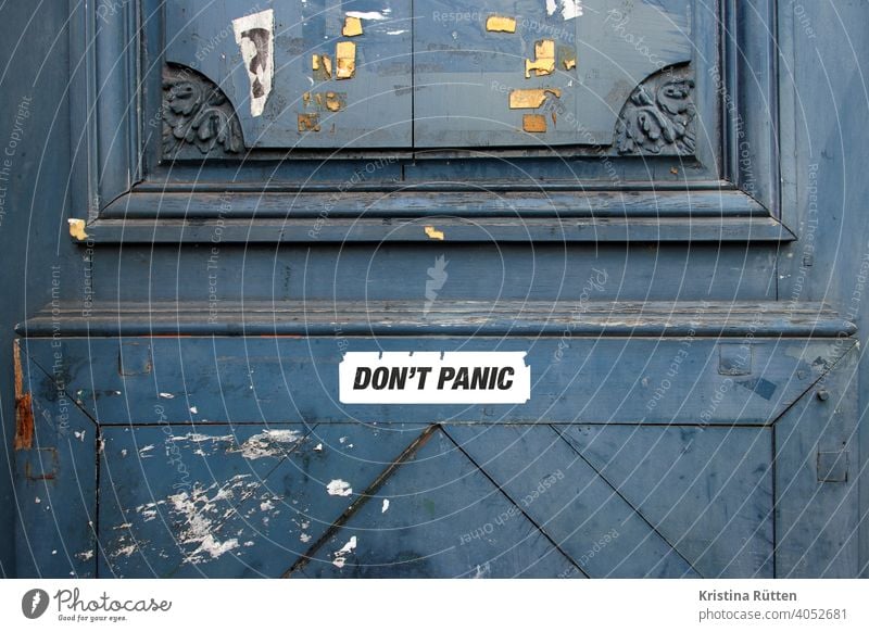 don't panic sticker on wooden door no panic None Panic stickers Wooden door Plastered Patina street art urban tranquillity Calm relaxed keep calm Serene Remark