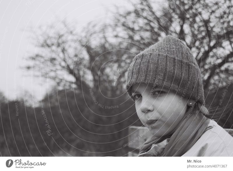 Baking I blow up Cheek Analog Jaw Inflated Face portrait Looking Cap b/w Nature Facial expression Cold Autumn Winter Meditative Gloomy Sadness Woolen hat Gray