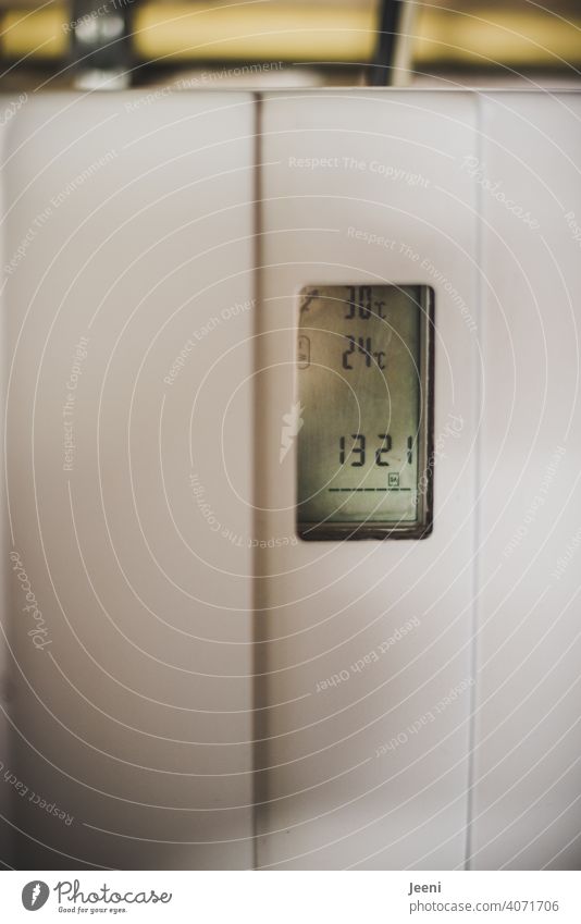 Heating controller or control unit of a solar thermal system in a single-family house | ecological, sustainable, modern and environmentally friendly hot water production