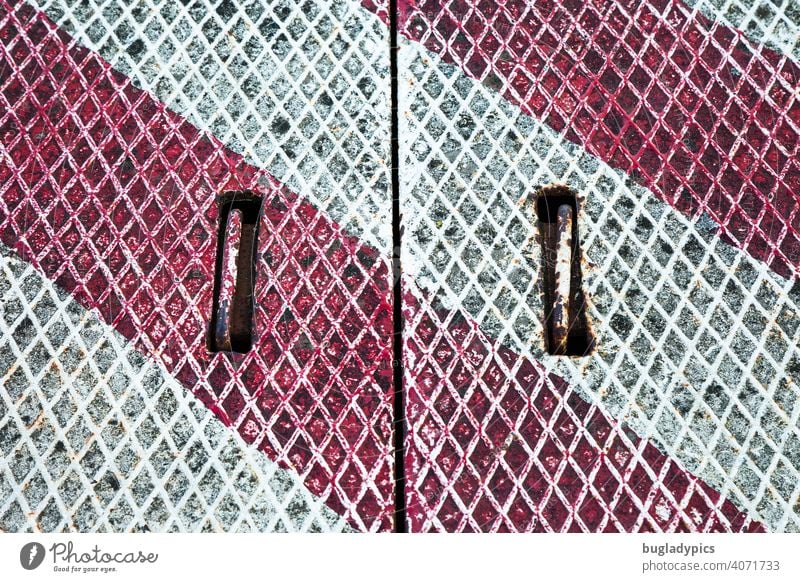 Red and white metal cover on the floor in a port Covers (Construction) Manhole cover Metal diamond pattern Shaft handles Reddish white White Safety