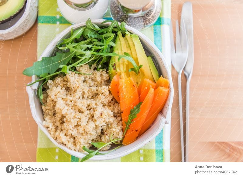 Healthy Detox Dinner with Quinoa, Carrots, Avocado and Rocket sa dinner healthy detox quinoa carrot avocado rocket salad olive oil balsamic dressing food meal