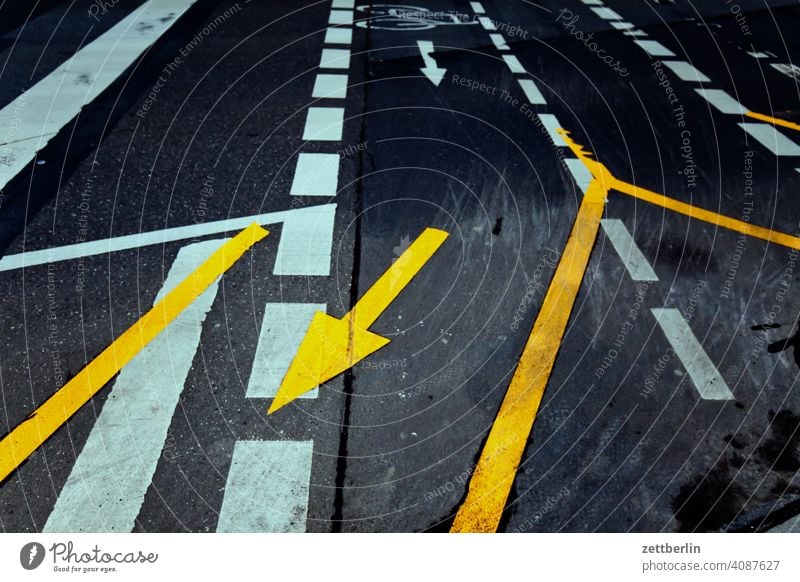 road marking Turn off Asphalt Corner Lane markings Bicycle Cycle path Clue edge Curve Line Left navi Navigation Orientation Arrow Wheel cyclists cycle path