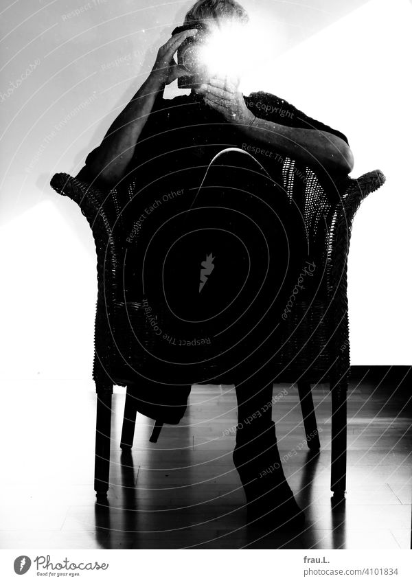 Flash selfie in wicker chair Mirror pose Take a photo Woman Selfie Interior shot bootees Highheels Mirror image Self portrait